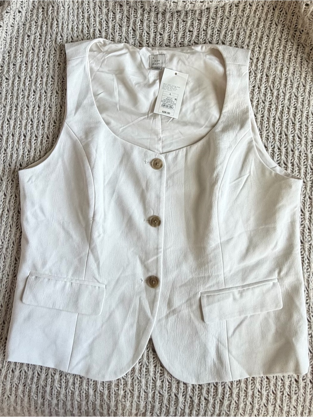 A New Day Cream Button Front Vest Scoop Neck Flap Pockets Size L NWT